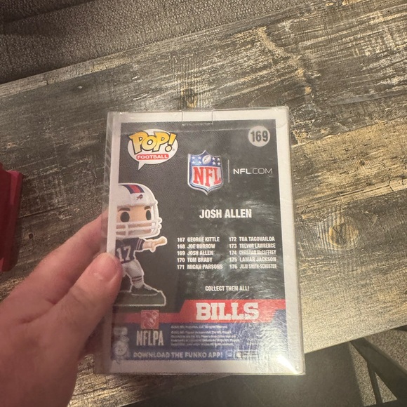 Josh Allen buffalo bills nfl Funko pop with protector - Picture 4 of 7